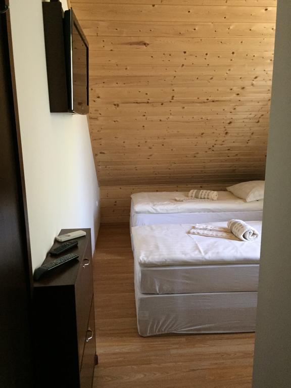 Magyar Golf Club Hotel Kisoroszi Bilik gambar